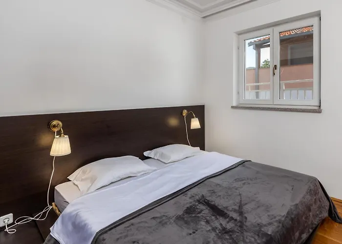1 Bedroom Stunning In Apartament *